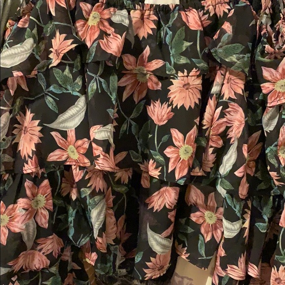 🌺Floral Off The Shoulder Top🌺 - Picture 5 of 5